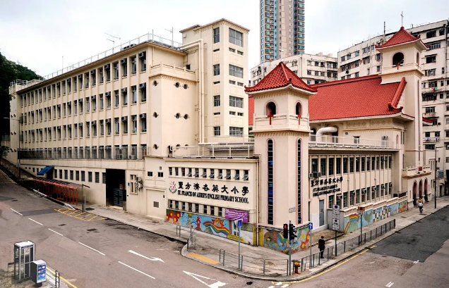 香港圣方濟(jì)各英文小學(xué)，英國城堡式教育學(xué)校